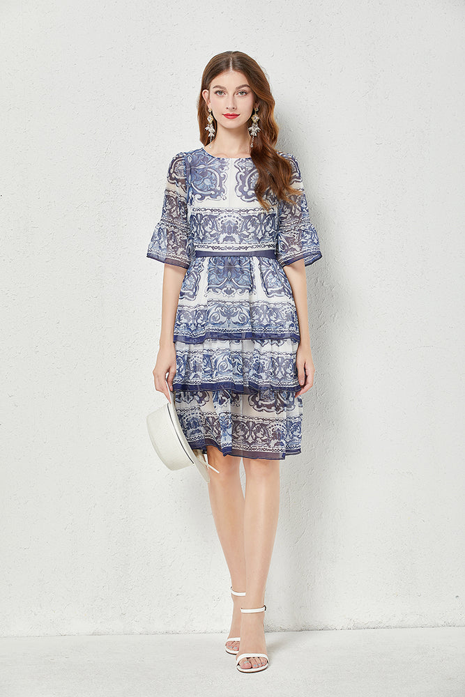 
                  
                    Women Summer High End Blue And White Porcelain Printed Horn Sleeve 3 Layer Cake Dress Silk Large Pendulum Dress
                  
                