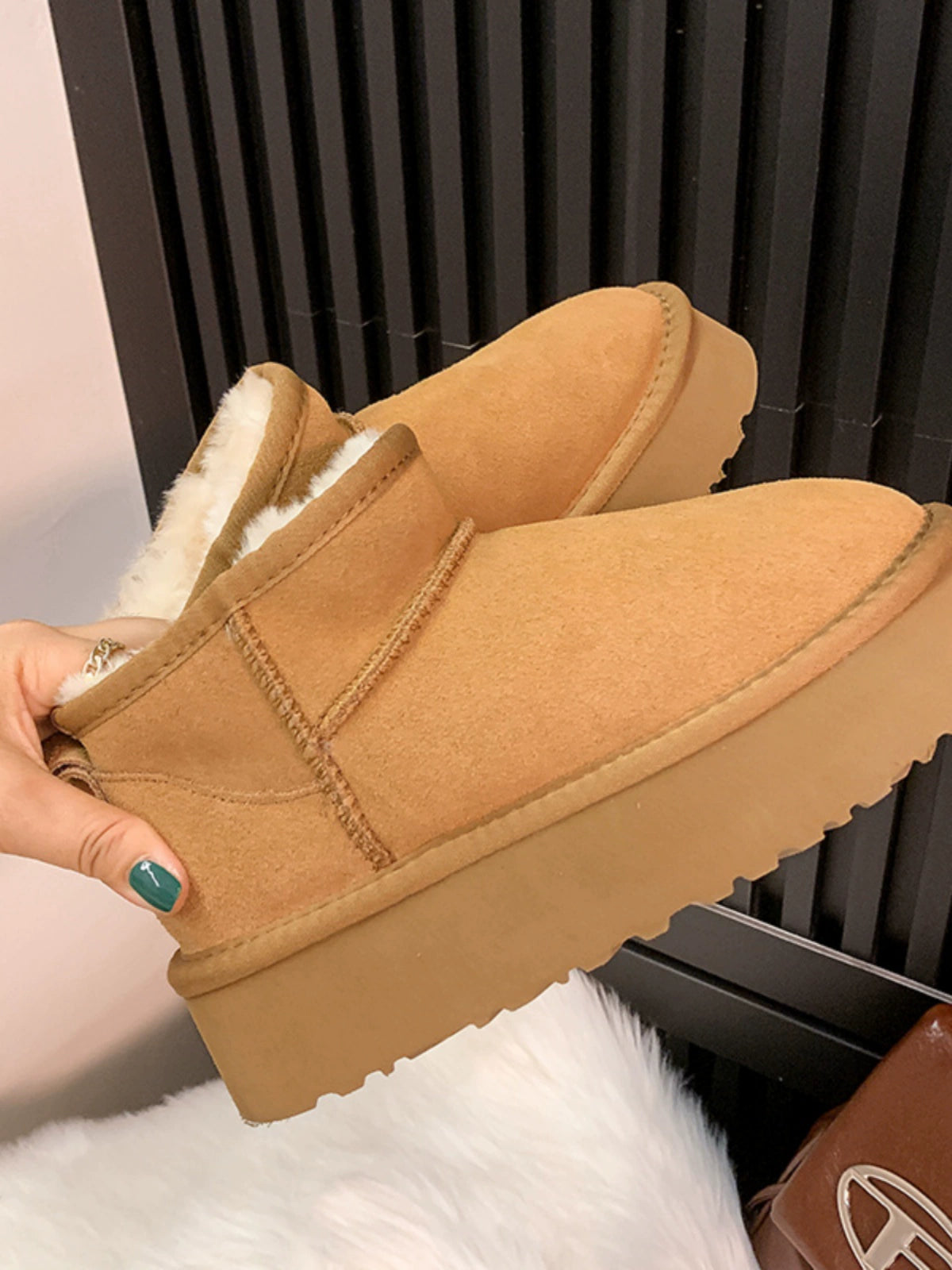 
                  
                    Genuine Leather Snow Boots Female Winter Fleece-lined 2023 New Short Fashion Thick Sole Non-Slip Thickening Thermal Northeast Cotton Padded Shoes
                  
                