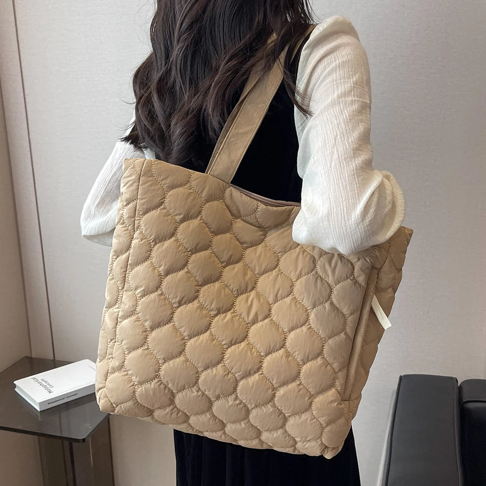 
                  
                    Quilted Women Handbags Large Capacity Winter Shoulder Bag Fashion Cloud Cotton Padded Elegant Ruched Tote Bag Soft for Vacation
                  
                