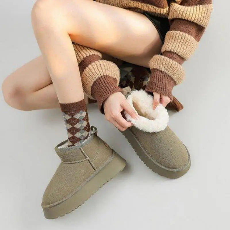 
                  
                    Winter Warm Women Short Plush Warm Snow Boots Casual Shoes New Suede Fur Chelsea Ankle Boots Flats Platform Ladies Shoes Botas
                  
                