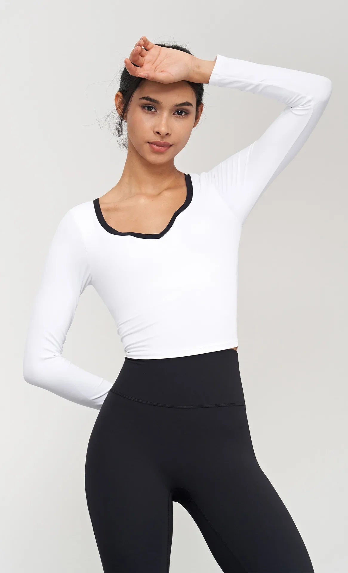 
                  
                    NUF-Contrasting V-neck Yoga Suit with Long Sleeves and Chest Pads, Tight Fitting Short Hem, Fitness Suit, Autumn
                  
                