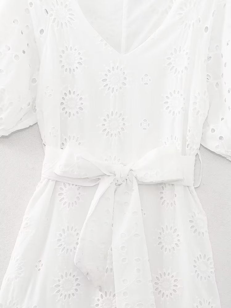 
                  
                    Spring Women Clothing French Sexy White Moonlight Hollow Out Cutout Design with Belt Embroidered Dress
                  
                