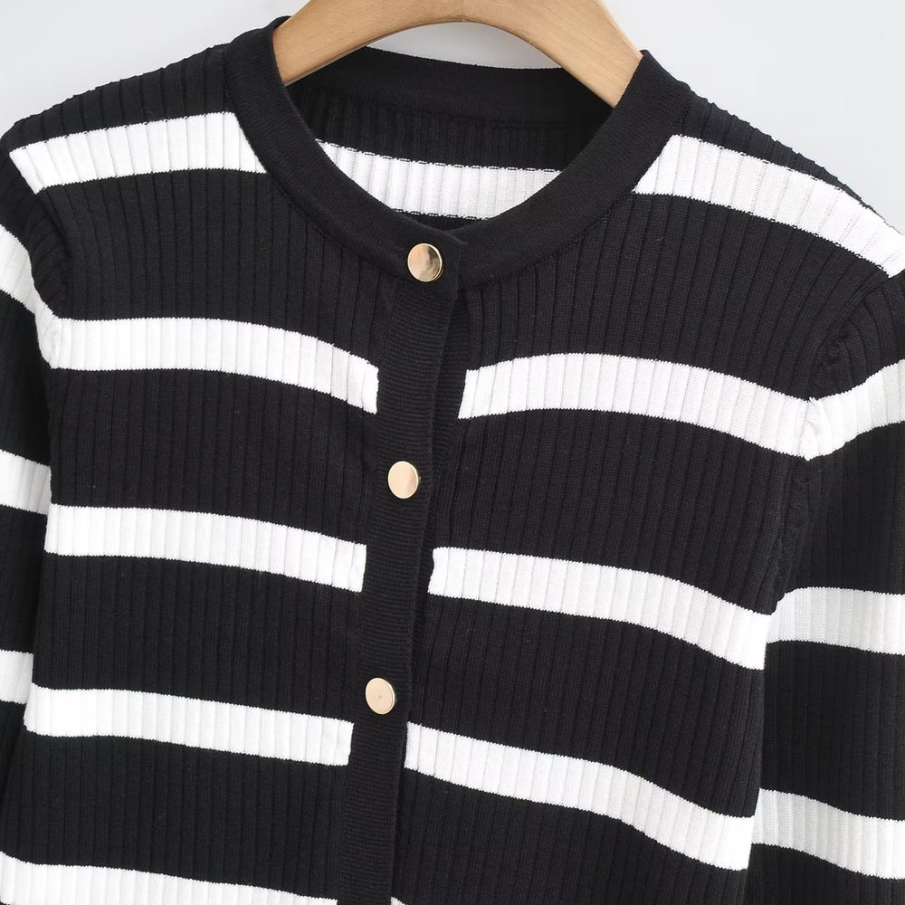 
                  
                    Retro Black White Striped Color Matching Sweater Cardigan Autumn Winter Elegant Metal Buckle Short Coat Women
                  
                