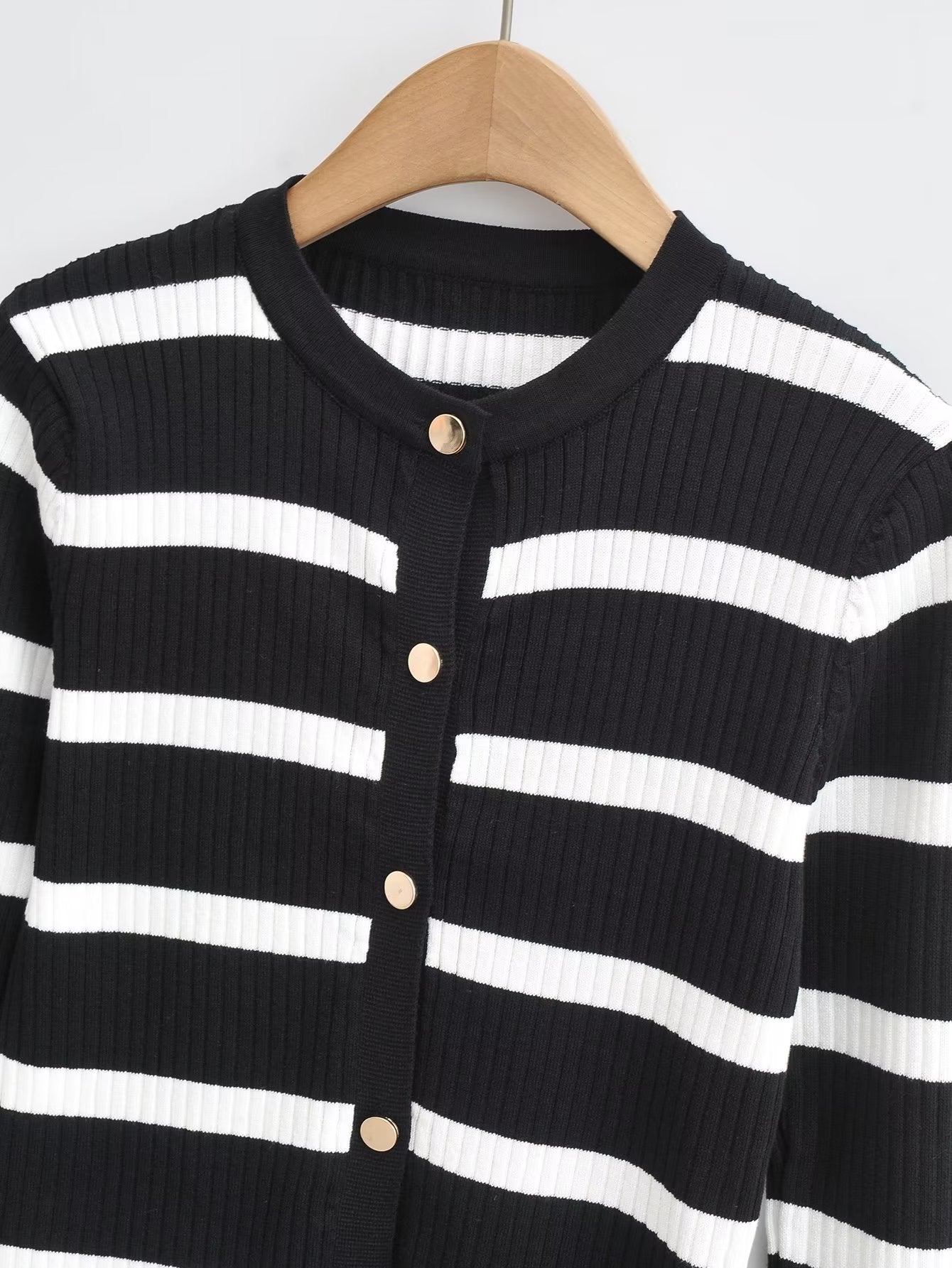 
                  
                    Retro Black White Striped Color Matching Sweater Cardigan Autumn Winter Elegant Metal Buckle Short Coat Women
                  
                