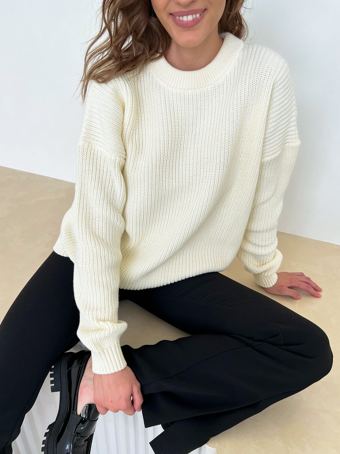 
                  
                    Women Knitwear Crew Neck Loose Solid Color Autumn Winter Women Sweater
                  
                